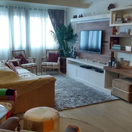 Lindo apartamento no centro de Canela Esterno foto