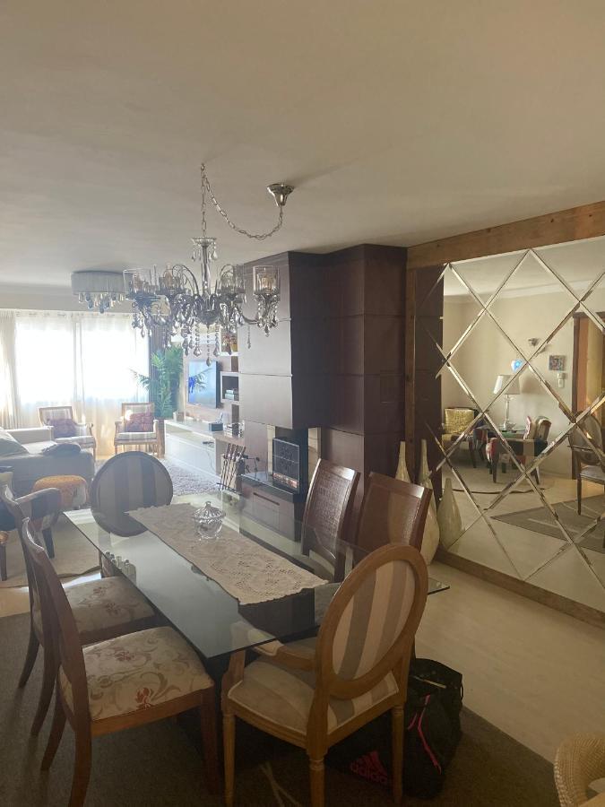 Lindo apartamento no centro de Canela Esterno foto