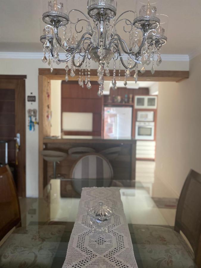 Lindo apartamento no centro de Canela Esterno foto