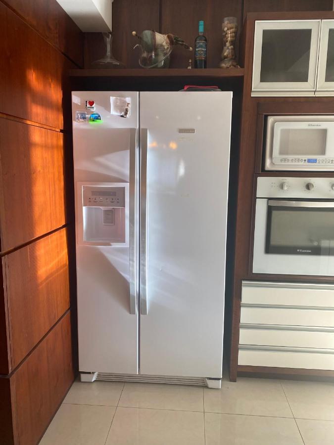 Lindo apartamento no centro de Canela Esterno foto