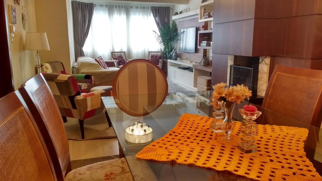 Lindo apartamento no centro de Canela Esterno foto