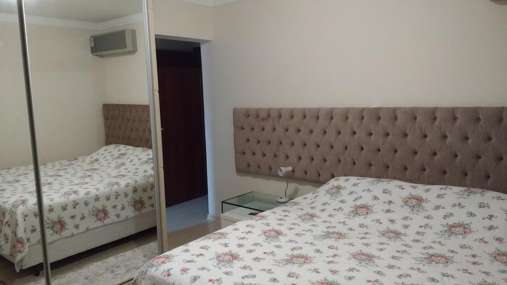 Lindo apartamento no centro de Canela Esterno foto