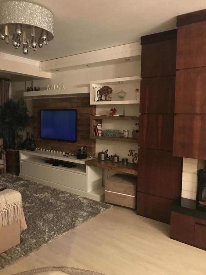 Lindo apartamento no centro de Canela Esterno foto