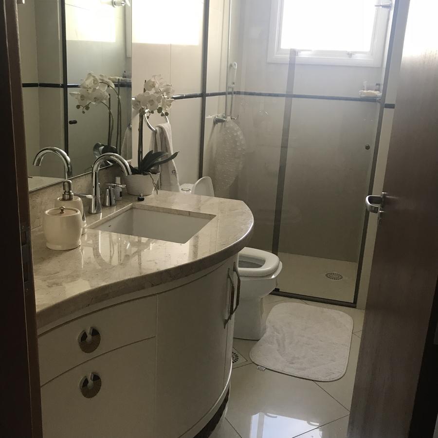 Lindo apartamento no centro de Canela Esterno foto