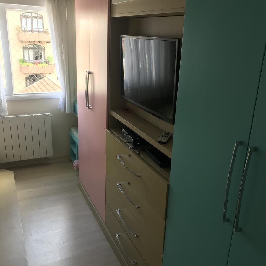 Lindo apartamento no centro de Canela Esterno foto