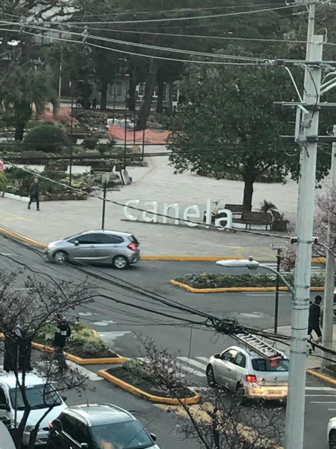 Lindo apartamento no centro de Canela Esterno foto